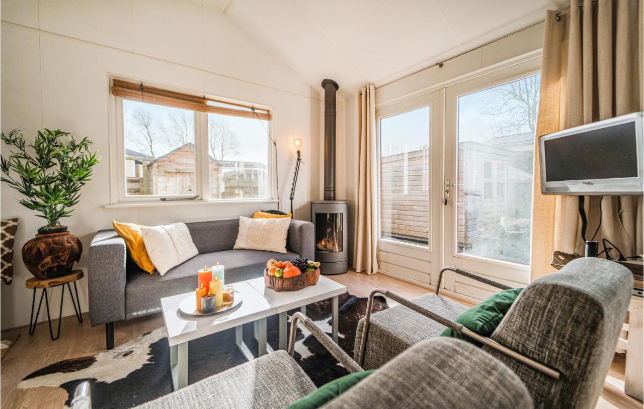 3 Bedroom Pet Friendly Home In Tzummarum Exterior photo